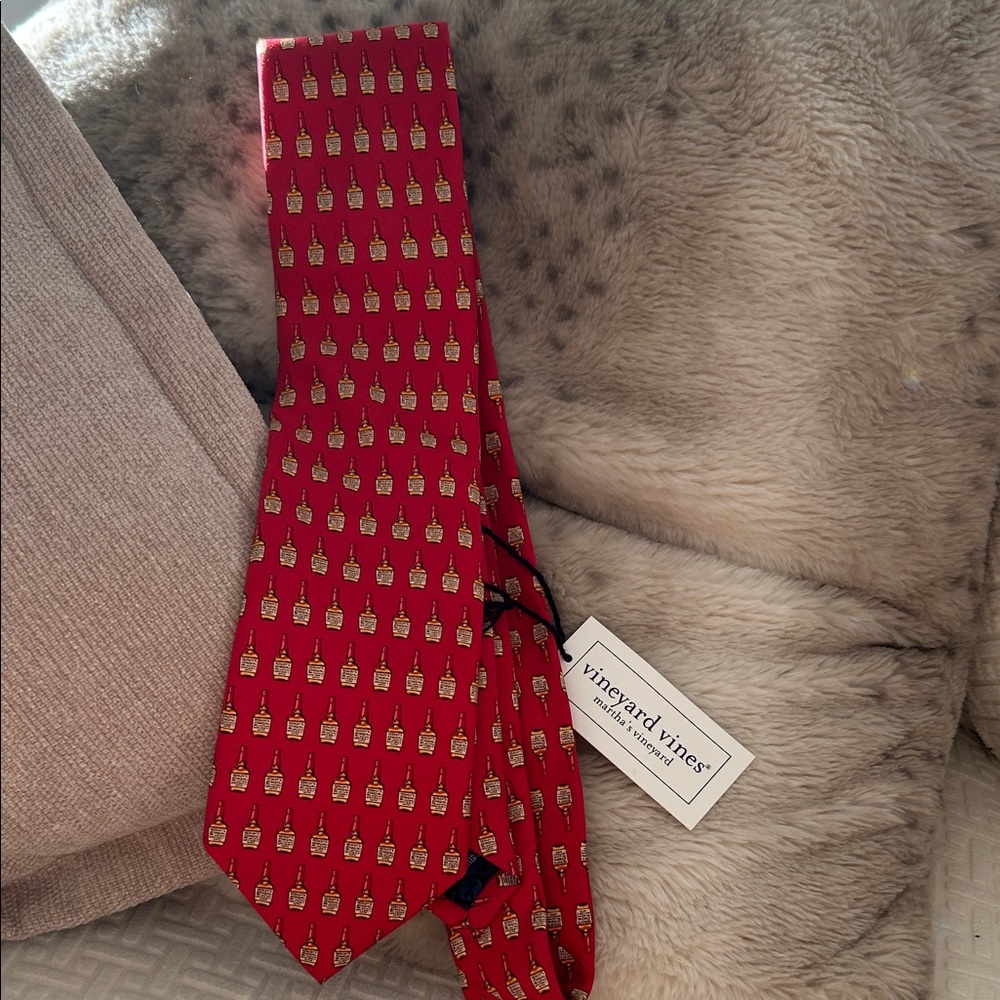 Vineyard Vines Red and Gold Patterned Tie
